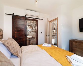 Charming 2-bedroom villa with AC, WiFi,swimming pool,view of the sea and islands - Prizna - Schlafzimmer