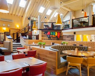 Premier Inn Milton Keynes Central - Xscape - מילטון קיינס - מסעדה
