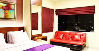 Raising Hotel Makassar - Makassar - Habitación