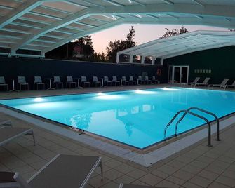 Vilar Rural De Cardona - Cardona - Piscina