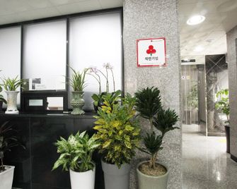 Seogwipo Seohyun Hotel - סאוגוויפו - לובי