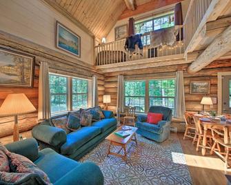 Expansive Moyie Riverfront Cabin - Pets Welcome! - Bonners Ferry - Living room