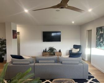 Central Backpackers - Coffs Harbour - Living room