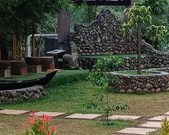 Wild Mist - Erumely - Patio