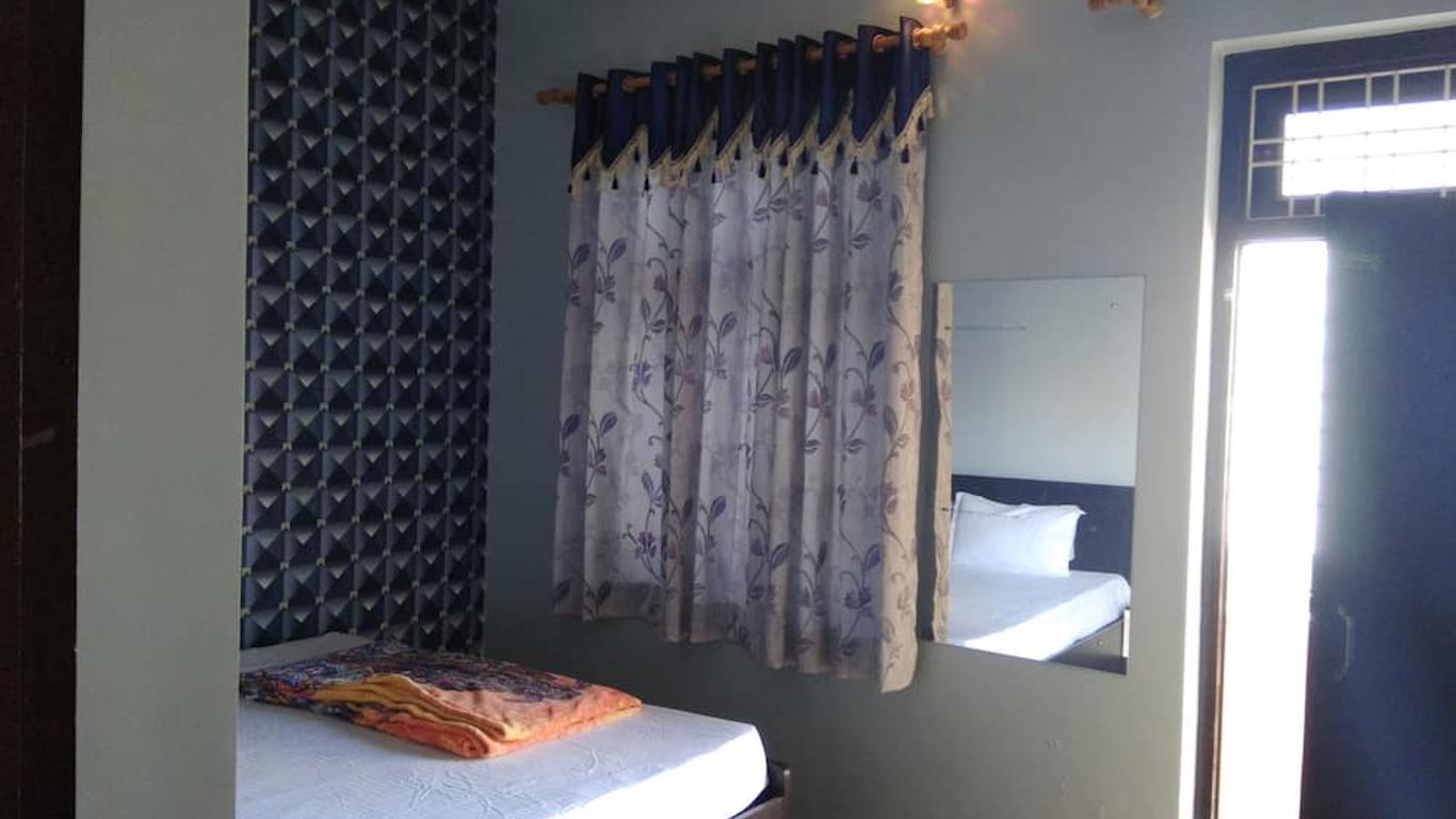 Hotel Zamarrud Palace