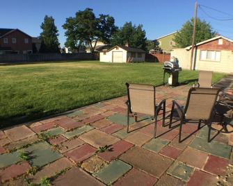 Charming Mid-Century Home - Centrally Located in Kennewick, WA - Kennewick - Patio