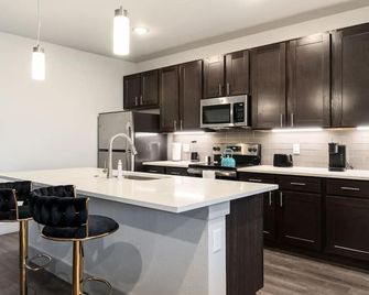 Corporate Housing By Mgm - Grand Prairie - Kitchen