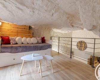 Gîte troglodyte unique avec jacuzzi, billard et jardin, près de Doué La Fontaine et Saumur - FR-1-622-69 - Les Ulmes - Restaurante