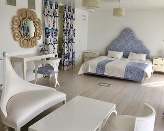 The House by the Lakes - Lechlade - Bedroom