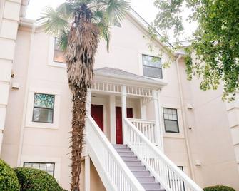 Cozy 3-Bed Athens Getaway, Right Near Uga! - Athens - Bygning