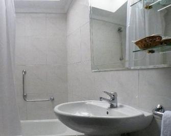 Puente Romano - Ourense - Bathroom