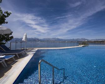Ramada Plaza by Wyndham Antalya - Antalya - Svømmebasseng