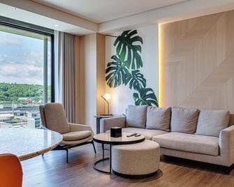 Boutech Wuri Village Hotel - Taichung City - Living room