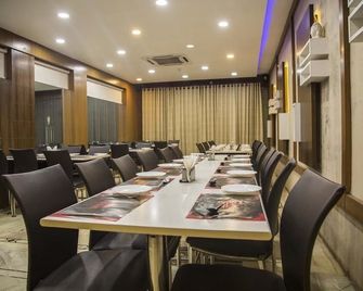 Adb Rooms Hotel Sun Beam - Gwalior - Restaurante