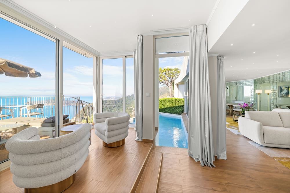 Chateau De La Chevre D Or