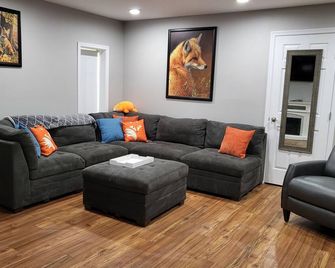 The Fox Den, 2 bdrm, walk to Purple Fiddle, near Canaan, Davis, Blackwater Falls - Thomas - Sala de estar