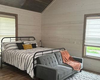 Quiet Cozy Cabin on Little River. - De Queen - Habitación