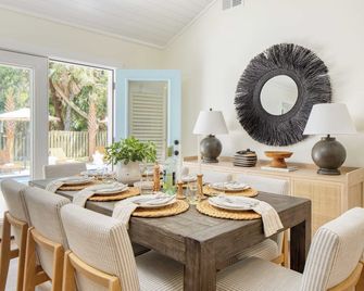 Sawyer by AvantStay Stunning Isle Of Palms Home w Pool - Isle of Palms - Comedor