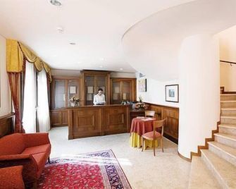Hotel Purlilium - Bannia - Recepción