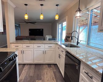 Small elegante piece of art you can fall in love with & sleep in. - Victoria - Kitchen