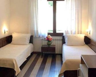 Villa Paradise Apt W/Queen Bed Relaxing Escape - Rudozem - Bedroom