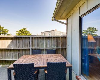 Kitty Hawk Vacation Rental 1 Mi to Beaches! - Kitty Hawk - Balcony