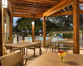 Country Inn & Suites San Antonio Med Ctr - San Antonio - Patio