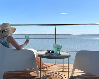 Houseboat in azy by Lake Jamno and Sea - Łazy - Balkon