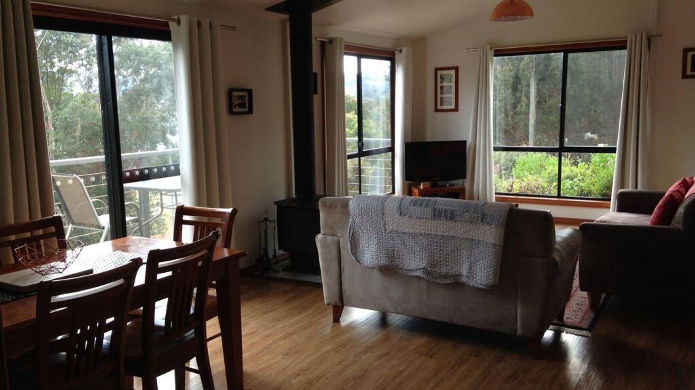 ستورم باي بد آند بريكفاست