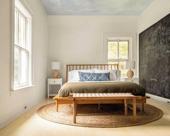 Clove by AvantStay Gorgeous Cottage w Pool Privacy Pool Table Close to Hunter Mountain - Palenville - Bedroom