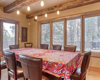Charming 3-bedroom chalet right off the ski slopes! - Lead - Salle à manger