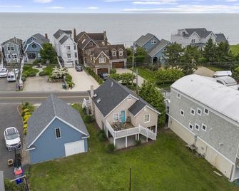 Charming Fairfield Cottage By The Sea - Fairfield