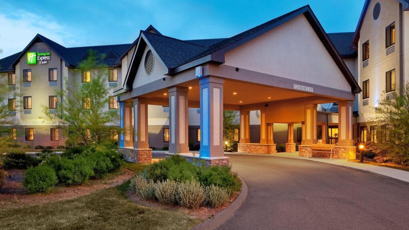 Holiday Inn Express & Suites Bradley Airport By IHG