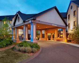 Holiday Inn Express & Suites Bradley Airport By IHG - Windsor Locks - Edificio