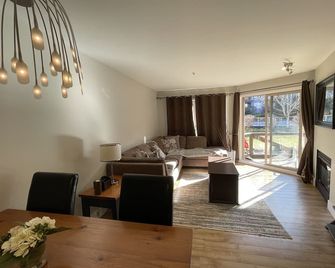 Best ski in ski out condo at Whistler - Whistler - Living room