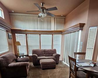 Southern Book Cliffs - Thompson Springs - Living room