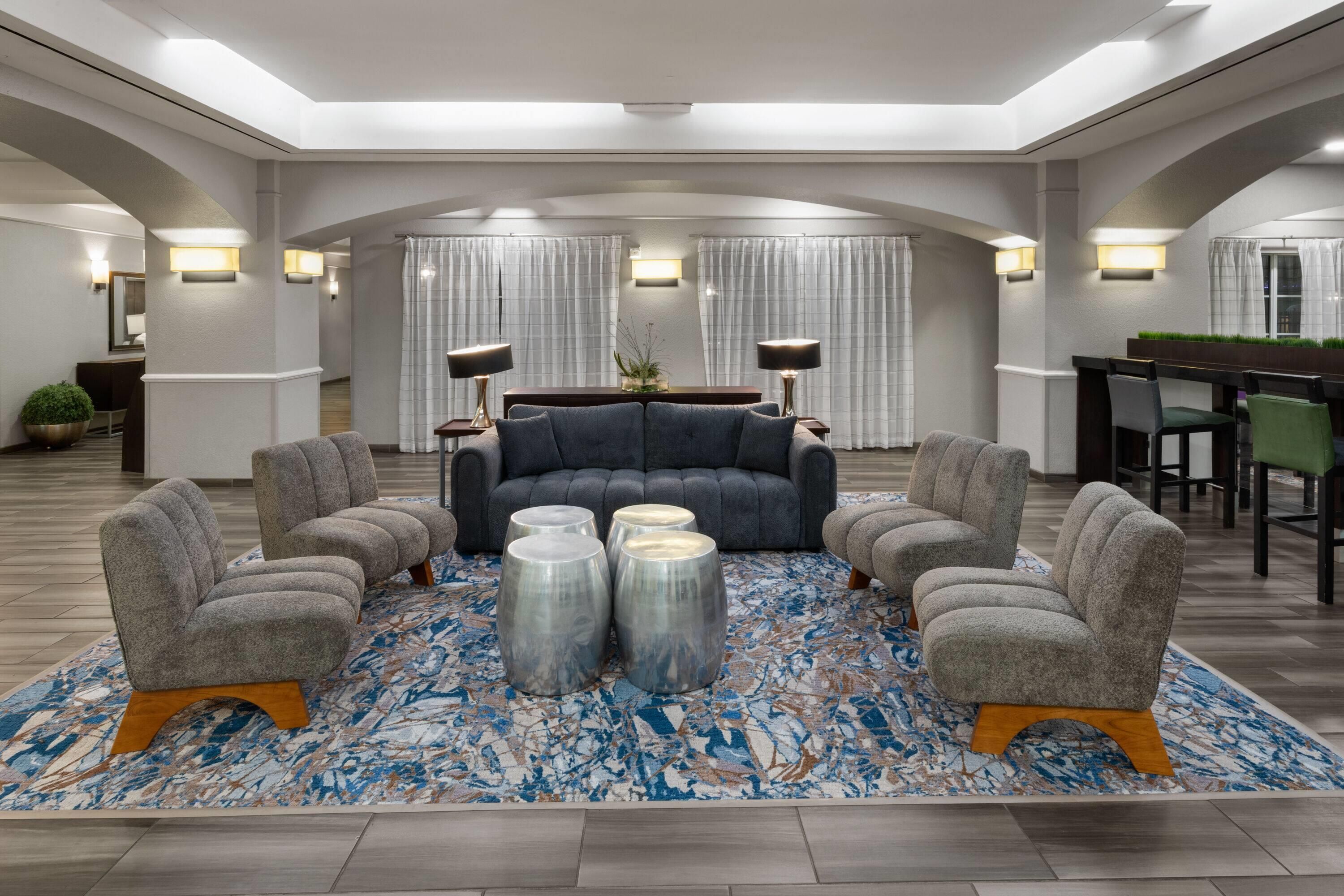 La Quinta Inn & Suites by Wyndham San Antonio Airport - סן אנטוניו - טרקלין