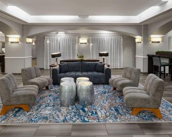 La Quinta Inn & Suites by Wyndham San Antonio Airport - סן אנטוניו - טרקלין
