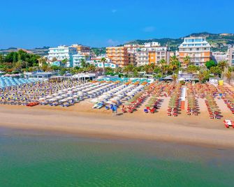 Hotel Cristall - San Benedetto del Tronto - Playa