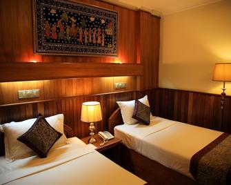 The Hotel Emperor - Mandalay - Schlafzimmer