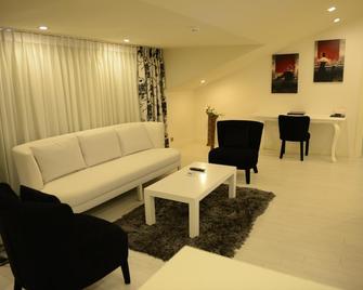 Adana Plaza Hotel - Adana - Living room