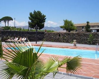 Etna Wine Agriturismo - Castiglione di Sicilia - Piscina