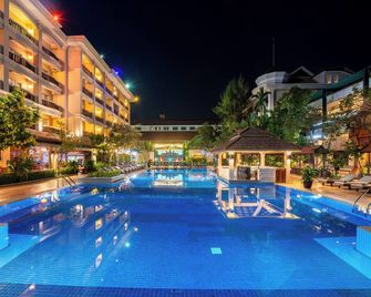 Somadevi Angkor Premium - Siem Reap - Pool