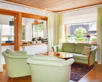 Beautiful Home In Slvesborg With Wifi And 5 Bedrooms - Sölvesborg - Wohnzimmer