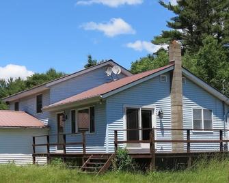 10 BR home, up to 3 homes with 22 BR/15BA, hot Tubs, On 20 acres, water views - Corinth - Building