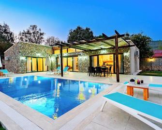 Authentic Stone House for 6 People in Fethiye-Kayaköy - Kayaköy - Pool