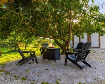 Luxury Farm/20 Min Keys/Event/Pool/Games/Wifi/Fruit Tree/Peace/Nature - Гомстед - Патіо