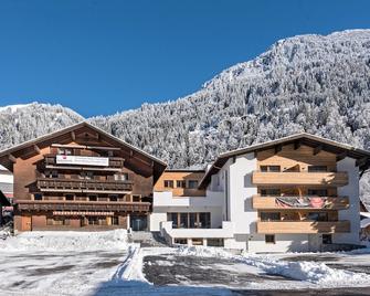 Hotel Alpenfeuer Montafon - Sankt Gallenkirch - Edifício