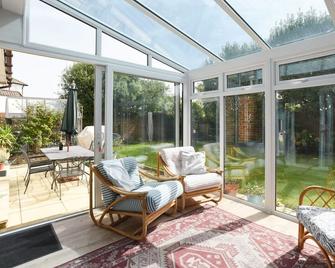Large Family Home Private Garden Beach 2 - Southsea - Patio