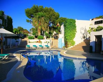 Villa Columbus Rooms and Restaurant - Peguera - Pool